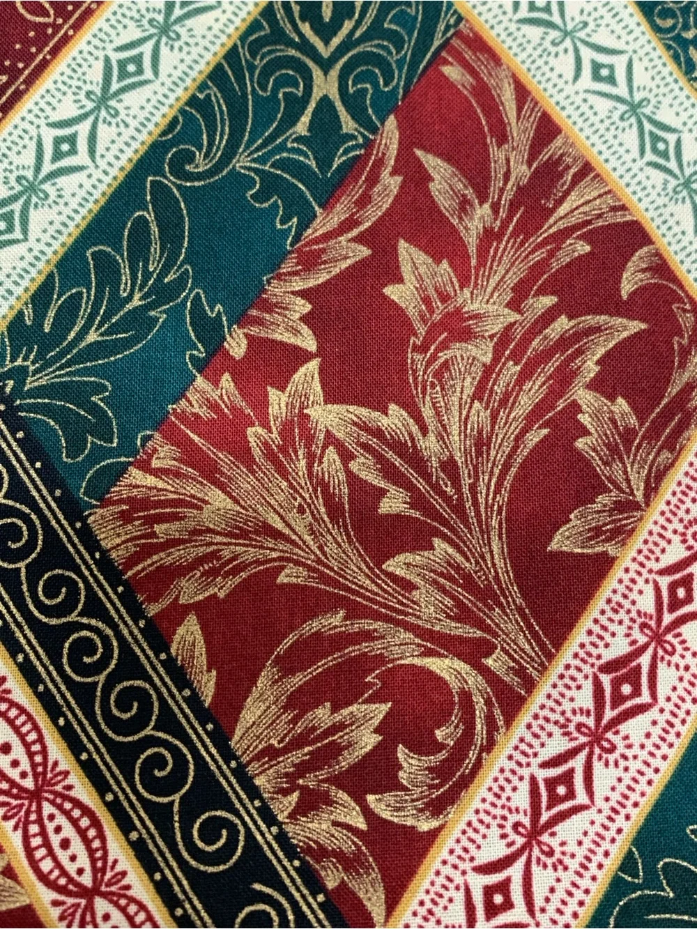 Hoffman California Fabrics Venetian Holiday Quilting Cotton Style E881 1 Yard